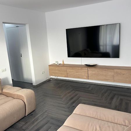 Elit Apartment Крайова Екстериор снимка